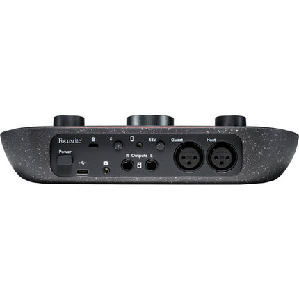 Focusrite Vocaster Two Interfaz de Audio USB-C 24-Bit 48 kHz con Kit Podcast para Una Persona