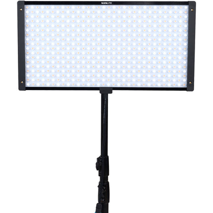 Nanlite PavoSlim 120C Panel LED RGB Ventaja V-Mount 12830 Lux 23.7x12.1"