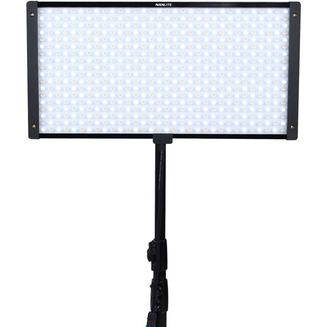 Nanlite PavoSlim 120C Panel LED RGB Ventaja V-Mount 12830 Lux 23.7x12.1"