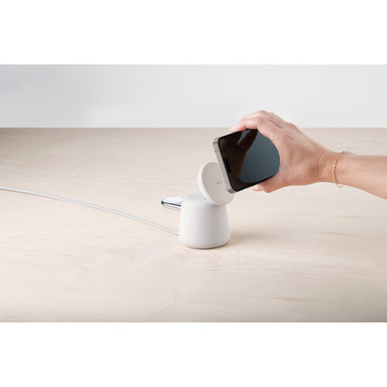 Estación de carga inalámbrica 2 en 1 Belkin BoostCharge Pro 15W MagSafe con base antideslizante y cable USB-C integrado