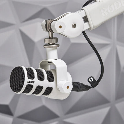 RODE RODECaster Duo Kit de Podcast para 2 Personas con 2 PodMic 2 Auriculares y 2 Boom Arms Blanco