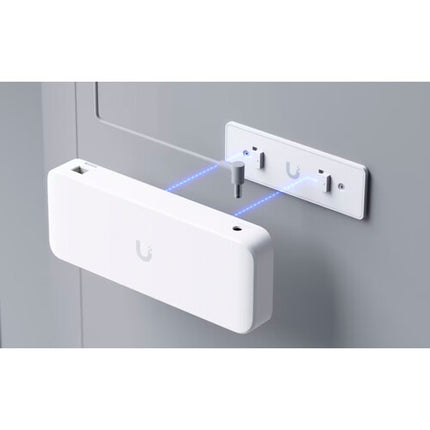 Ubiquiti Ultra 210W 8 Puertos Gigabit PoE+ Switch de Red Gestionado 202W Presupuesto Energético Kit de Montaje Mural