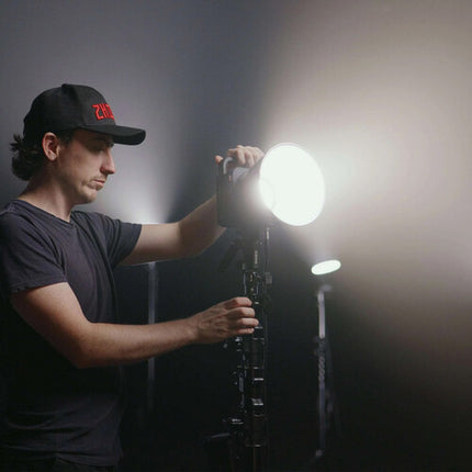 Zhiyun MOLUS G300 Luz LED Bicolor 61000 Lux 2700-6500K con Reflector