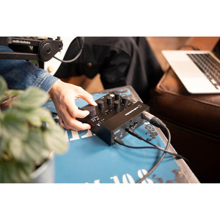 Audio-Technica AT-UMX3 Mezclador USB para Podcasting 3 Canales USB-C Negro