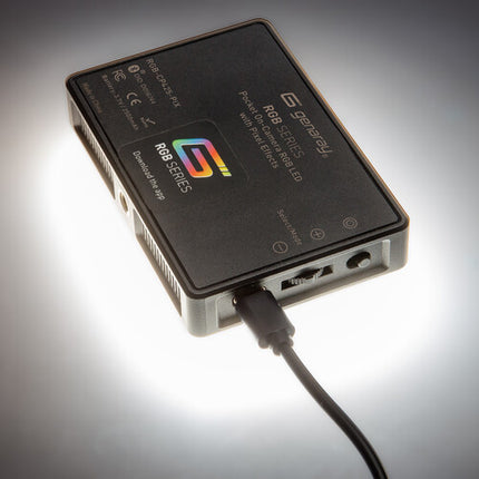 Genaray RGB-CP425-PIX Panel LED RGB compacto con batería integrada 185 Lux y 3.7 x 2.4 pulgadas