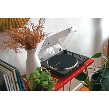Audio-Technica AT-LP70X Tocadiscos Automático 33-1/3 y 45 RPM con Previo y Cubierta