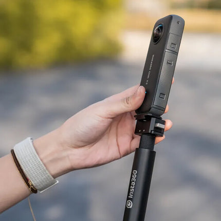 Insta360 Soporte para Cámara de Salpicadero con Base Adhesiva y Giro 360°