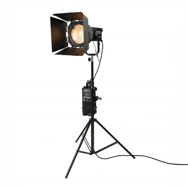Nanlite Forza 500B II Monolight LED Bi-Color 2700-6500K Fresnel Kit con Maletín Rodante