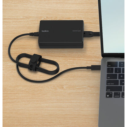 Belkin Connect Adaptador de corriente USB-C 100W GaN con cable de 8 pies y sistema de seguridad