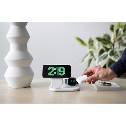 Belkin BoostCharge Cargador inalámbrico plegable 3 en 1 15W con Qi2 blanco