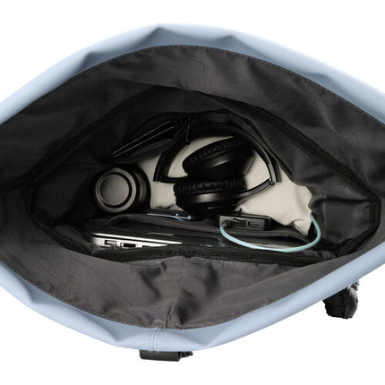 Swissdigital LAMONE Mochila Rolltop Azul Claro 13L Tela Resistente Agua Puerto USB
