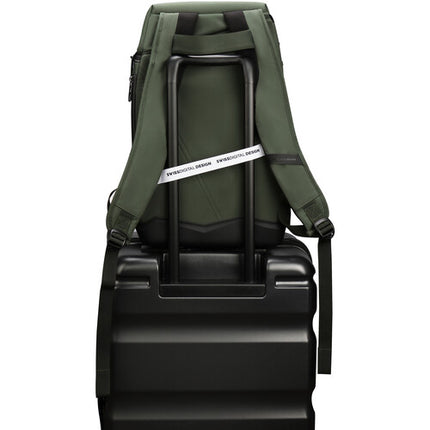 Swissdigital SEON L Mochila Dark Green Compartimentos para Laptop 16" y Tablet 12.9" Puerto USB integrado resistente al agua