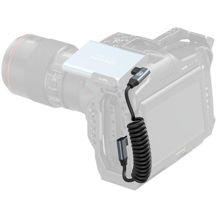 SmallRig Cable USB-C en ángulo derecho 20 Gb/s 100W diseño en espiral 35 cm