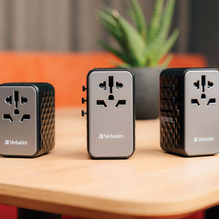Verbatim UTA-05 Adaptador de Viaje Universal 65W 4 Puertos USB con Estuche