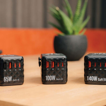 Verbatim UTA-10 Adaptador de Viaje Universal 140W 4 Puertos USB GaN III con Estuche
