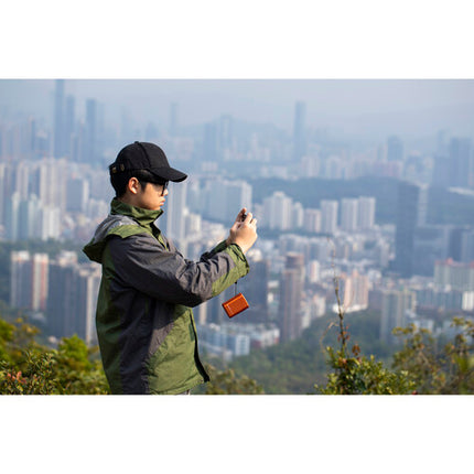 Olight Baton 4 Premium Edition Linterna LED Naranja 1300 Lúmenes Estuche Carga Inalámbrica 5000mAh