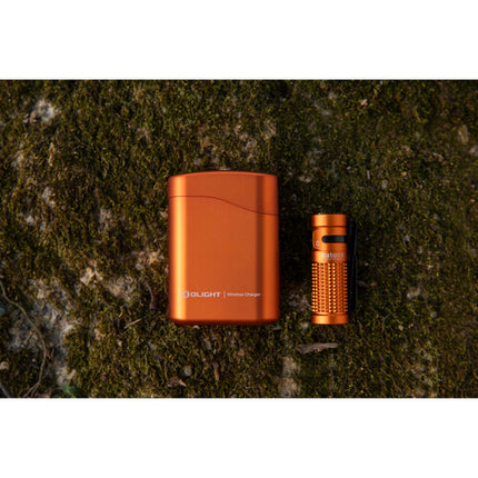 Olight Baton 4 Premium Edition Linterna LED Naranja 1300 Lúmenes Estuche Carga Inalámbrica 5000mAh