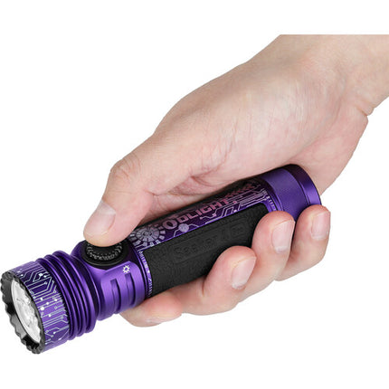 Olight Seeker 4 Pro Linterna Recargable LED 4600 Lúmenes USB-C y Funda