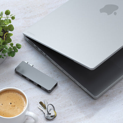 Funda Eco-Hardshell Satechi para MacBook Pro 16" Ligera Antiarañazos