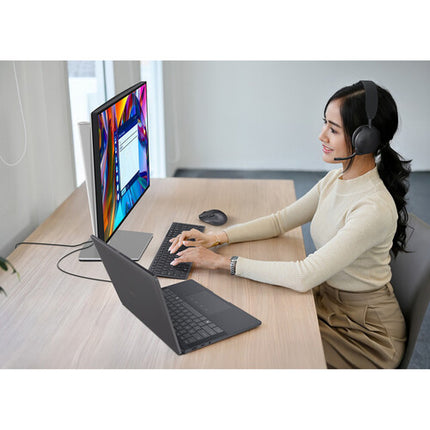 Dell UltraSharp Monitor 27" 4K UHD 120 Hz con Soundbar y Brazo ajustable