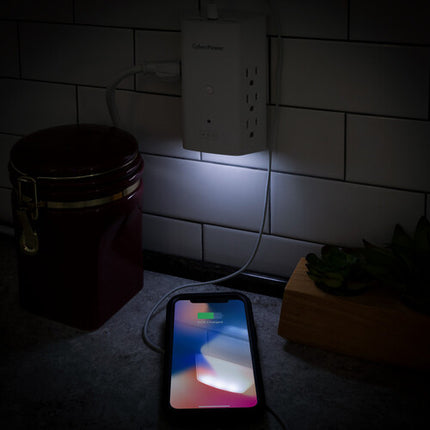 CyberPower P6WUCL Protector de Sobretensión 6 Salidas 900J USB 18W Luz Nocturna