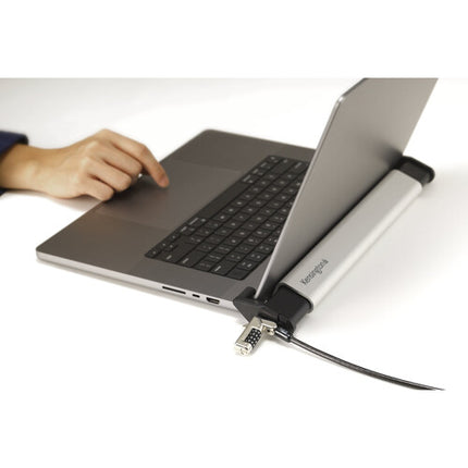 Kensington Laptop Locking Station 2.0 con cierre combinación 4 dígitos para laptops 11-15.6 pulgadas