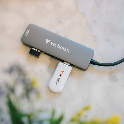Verbatim Essentials Hub USB-C 3.2 Gen 1 4 Puertos 4K UHD 100W PD