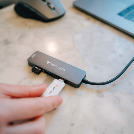 Verbatim Essentials Hub USB-C 3.2 Gen 1 4 Puertos 4K UHD 100W PD