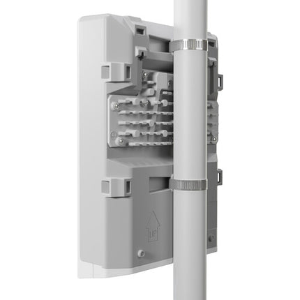 MikroTik netPower 16P switch gestionado exterior 16 puertos Gigabit PoE+ 2 puertos 10G SFP+ IP54