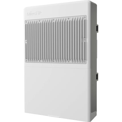 MikroTik netPower 16P switch gestionado exterior 16 puertos Gigabit PoE+ 2 puertos 10G SFP+ IP54