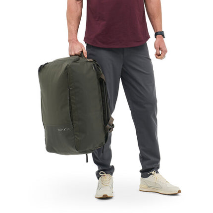 Nomatic Travel Bag V2 Bolso de Viaje Olive 40L con Compartimento para Laptop 15" y Cinturón Removible