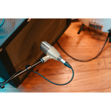 Sennheiser MD 421 KOMPAKT Micrófono Dinámico Cardioide 30Hz-17kHz con Abrazadera para Batería