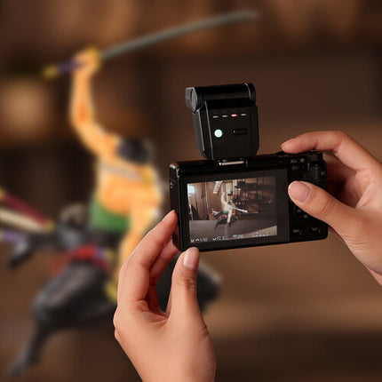 Ulanzi SL03 Spark Lite Flash para Cámara Blanco con Batería 300mAh y Cabezal Ajustable 90°