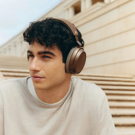 Sennheiser MOMENTUM 4 Auriculares Inalámbricos Over-Ear 42mm 60 Horas Bluetooth Adapter BTD 700 Marrón