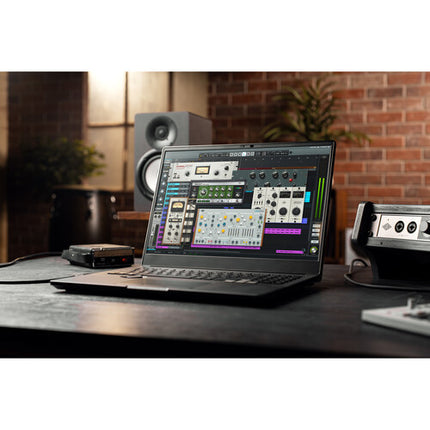 Universal Audio Volt 876 interfaz de audio USB-C 24x28 AC Powered 32-Bit 192kHz