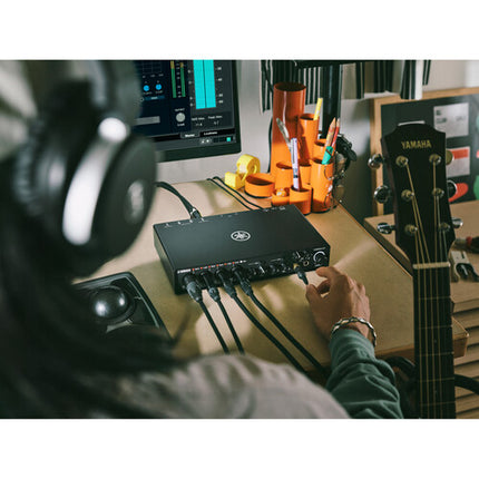 Yamaha URX44C Interfaz de Audio USB-C 6x4 32-Bit 192kHz 4 Entradas Combo