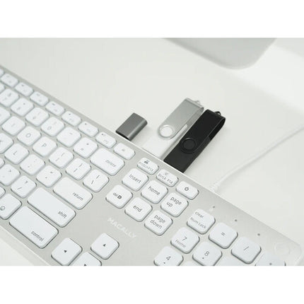 Macally Teclado Retroiluminado USB con Hub 3 Niveles 16 Teclas Acceso