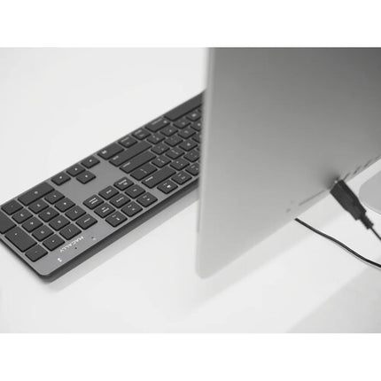 Macally 104-Key Slim Teclado USB-A Gris Espacial con 16 Teclas Mac