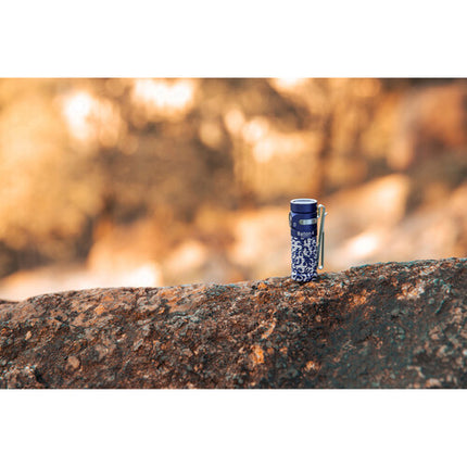 Olight Baton 4 Linterna Recargable Azul 1300 Lúmenes Cable Magnético