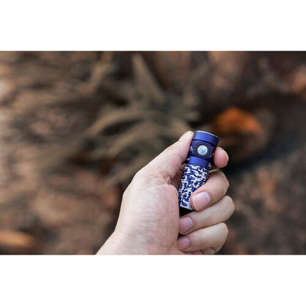Olight Baton 4 Linterna Recargable Azul 1300 Lúmenes Cable Magnético