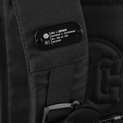 Hex Comic Book Collector Backpack V2 Batman vs Superman 19L resistente al agua con funda para laptop 15