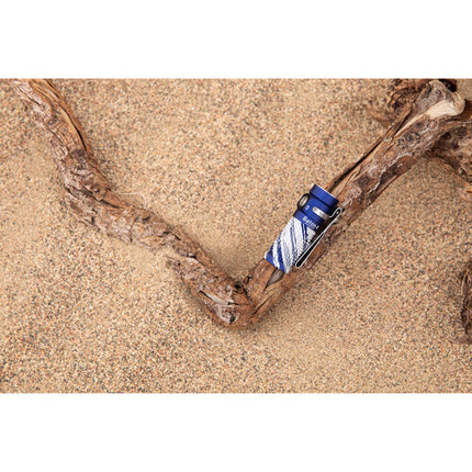 Olight Baton 4 Linterna Recargable 1300 Lúmenes IPX8 con Cable Magnético