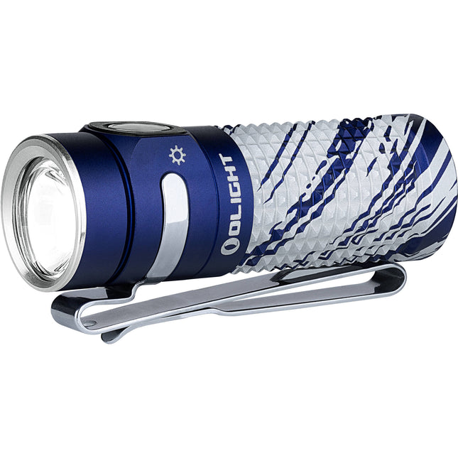 Olight Baton 4 Linterna Recargable 1300 Lúmenes IPX8 con Cable Magnético