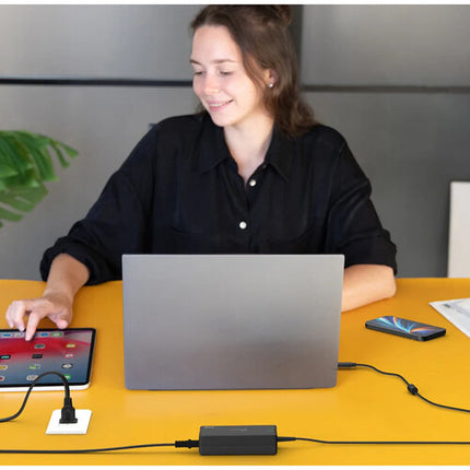 j5create 65W Adaptador de Corriente USB-C PD Cable Integrado 3.9 Pies