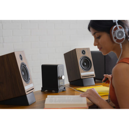 Audioengine N22 Amplificador de Audio de Escritorio 2 x 104W Bluetooth USB-C RCA