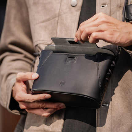 PGYTECH OneGo Classic Bolso Cruzado para Móvil Negro Elegante AirTag