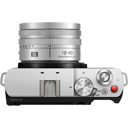 Panasonic LUMIX S9 Cámara Sin Espejo 24.2MP 6K con Lente 18-40mm y Kit Essentials