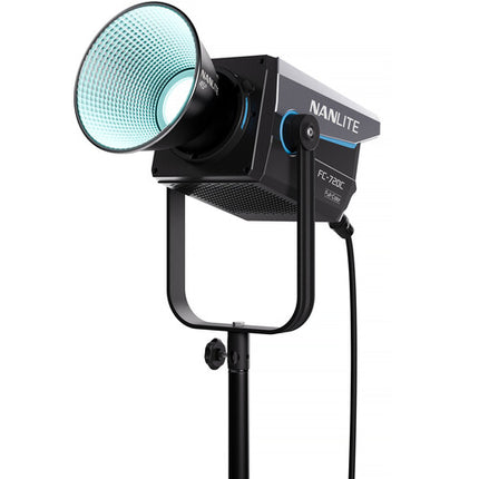 Nanlite FC720C Spotlight LED RGB para video 119000 Lux 2400-12000K con reflector y estuche