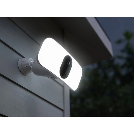 arlo 2K cámara exterior inalámbrica con luz 3000 lúmenes visión nocturna 160°