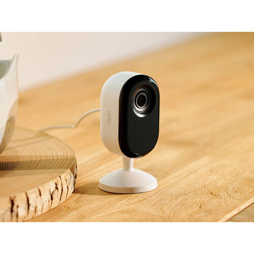 arlo Essential 2K Cámara interior con visión nocturna 130° y audio bidireccional